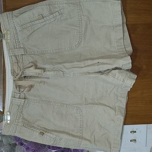 Tan-tied waist with hook shorts